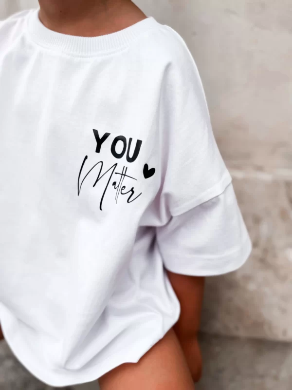 T-shirt BIAŁY *You matter*  (napis na plecach) - obrazek 2