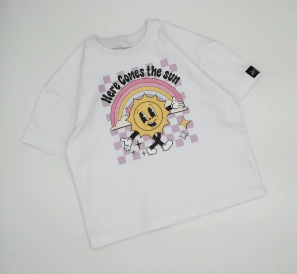 T-shirt BIAŁY *Here comes the sun* >od ręki 104/110<